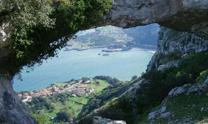 Castro Urdiales Ski Chalet | Experience Villa La Perla de Sonabia: Beachfront Bliss