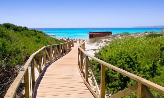 Formentera House | Es Tarongers 2: Family-Friendly Retreat with Ocean Views