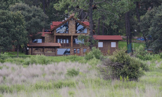 Tapalpa Cottage | Relaxing Cabin with Spacious Gardens and Inviting Amenities