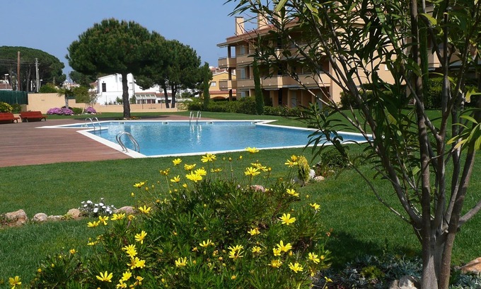 L'Escala Apartment | Relax at Escala Riells Blau: Pool, Oceanfront & Kids' Fun