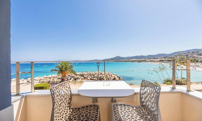 L'Ile-Rousse Hotel | Exceptional Escale Côté Sud: Family-Friendly & Accessible Stay