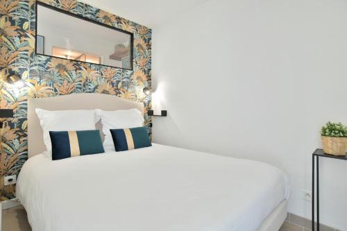 Dinan Apartment | Top-Rated Escapade: Garden Apartment with Parking