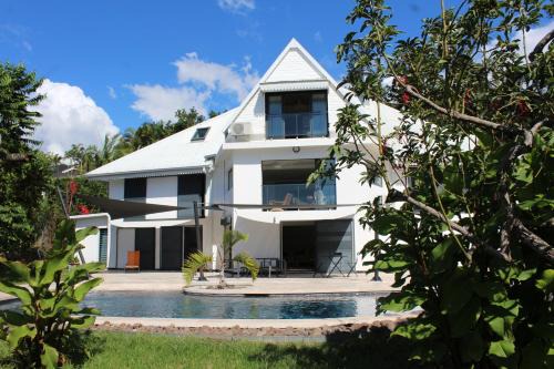 Saint-Denis House | Discover ESCAPADE BELLEPIERRE: Pool & Hot Tub Oasis