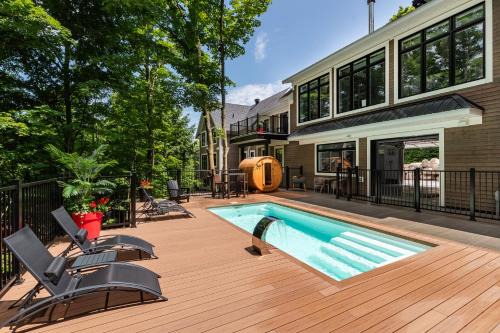 Shefford House | Experience Gîte L'authentique: Oceanfront Bliss and Pool
