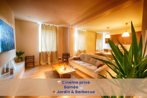 Saint-Ambroix Apartment | Escapade - Ciné privé, balnéo et jardin