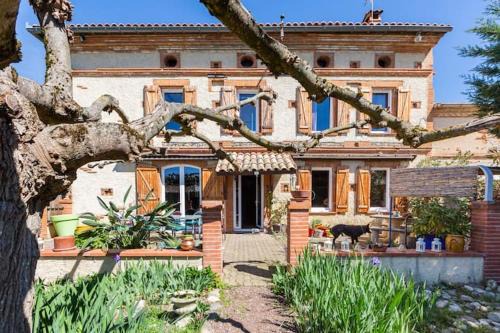 Beaumont-sur-Leze Bed & Breakfast | Idyllic Getaway in the Toulouse Countryside with Kitchen