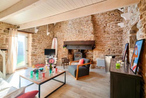 Saint-Guenole House | Escape to a Beautiful Longere in Penmarch, Family-Friendly