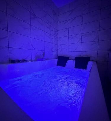 Monthyon Apartment | Relaxing Escapade Disney: Private Jacuzzi & Family Friendly