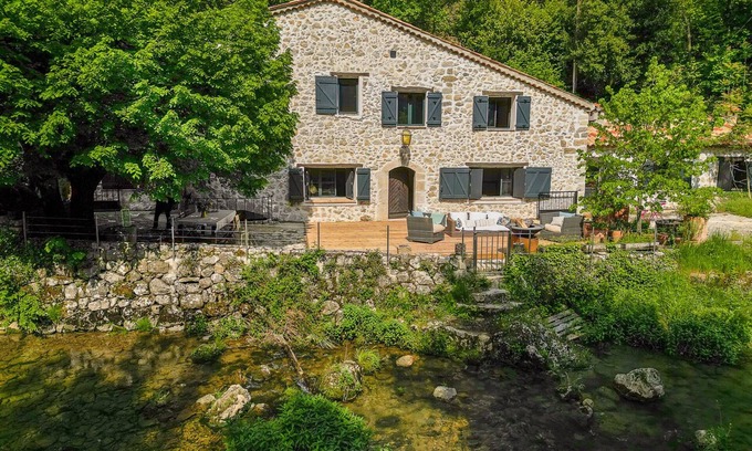 Saint-Vallier-de-Thiey House | Idyllic Getaway at Moulin with Private River & Greenery