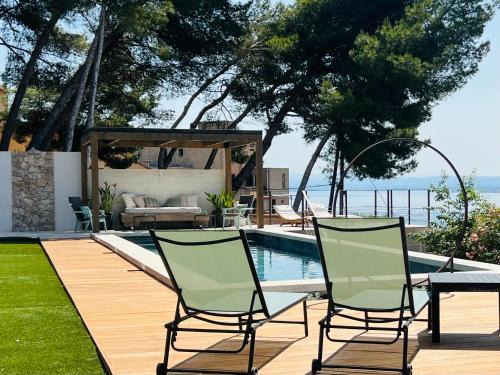 Martigues House | Relax at Escapade Martegale with Oceanfront Pool Access