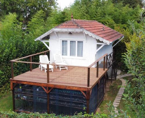 Isles-les-Villenoy Ski Chalet | Idyllic Chalet by the Marne, Near Disneyland & Pet Friendly