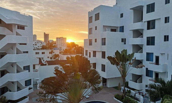 Tonsupa Apartment | Enjoy Relaxing Escapaditas a la Playa with Oceanfront Views