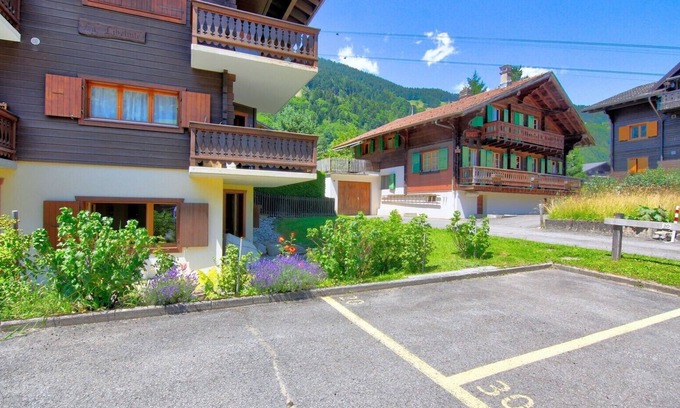 Champery Apartment | Escape at the foot of the Dents du Midi, quiet, 2' cabins, private park
