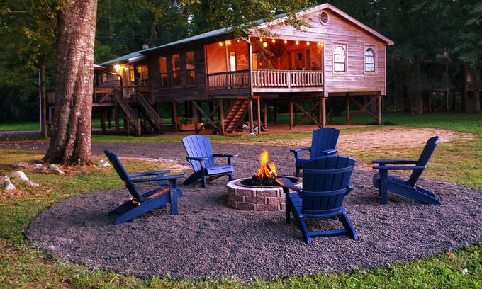 Lucedale Cabin | Relax at a Scenic Cabin Retreat with Pool & River Views