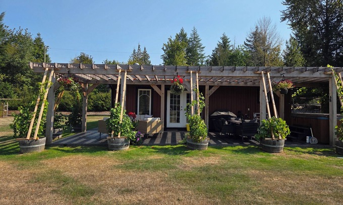 Lake Cowichan Cottage | Explore Adventure & Wildlife in Cozy 2BR Cottage Retreat