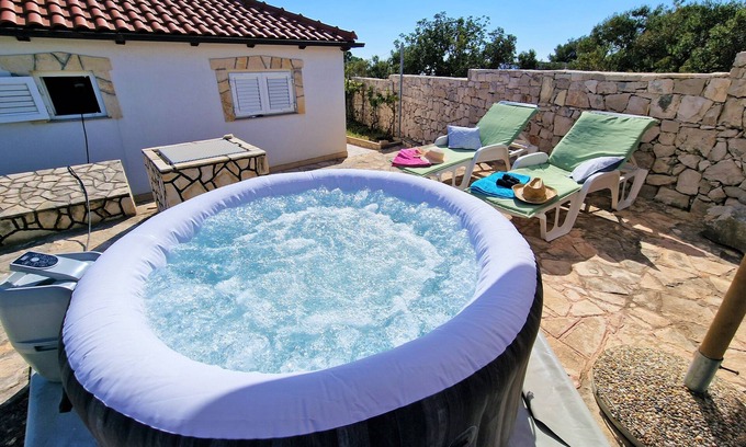 Drvenik Mali House | Relax at Escape Holiday House A with Jacuzzi & Ocean View