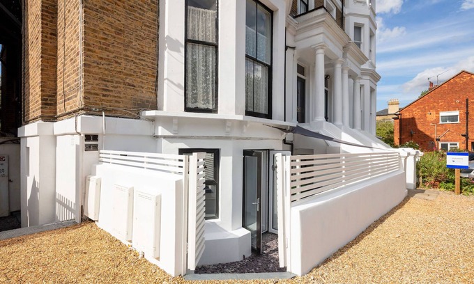 Snaresbrook Apartment | Experience Wanstead Village: Perfect for Families & Pets