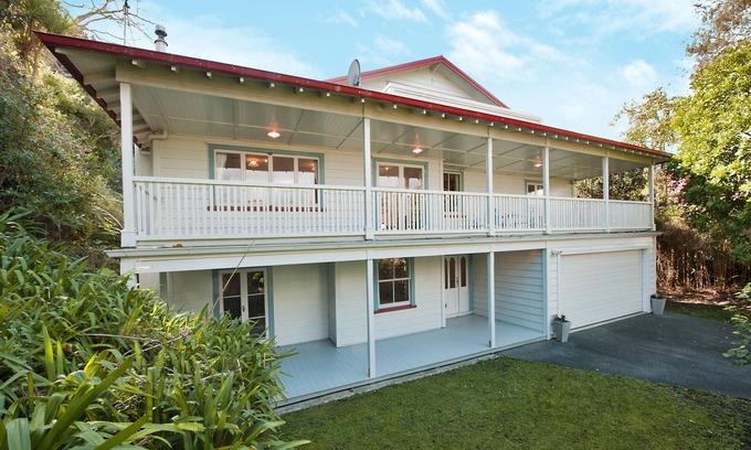 Russell House | Escape North - Family Retreat in Central Russell Awaits