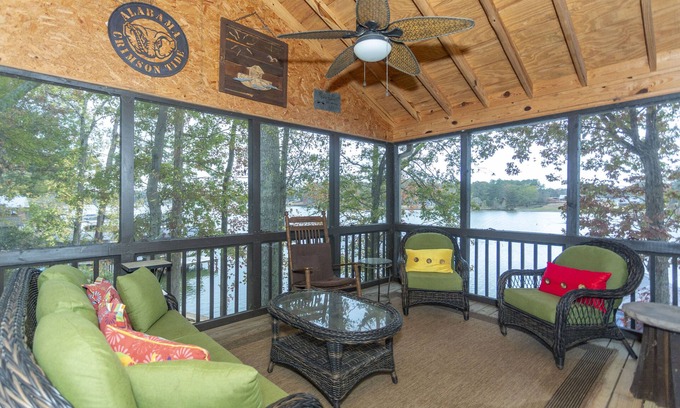 Cropwell House | Idyllic Lakehouse Retreat with Pet-Friendly Amenities