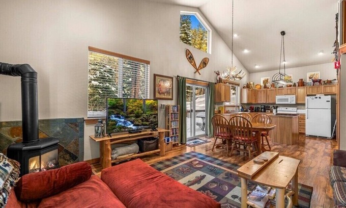 Leavenworth Cabin | Relax and Recharge in Our Pet-Friendly Hotel Escape