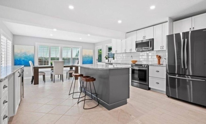 Jupiter House | Relax at 5 Palms of Jupiter, Steps from the Beach!