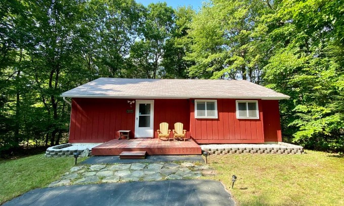 Woodridge House | Escape to a 3-Bedroom Cabin in Lower Catskills