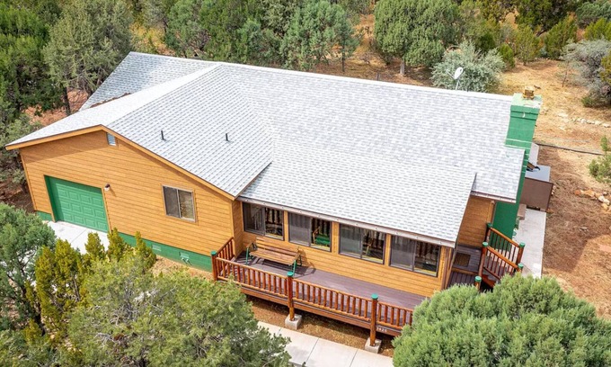 Heber Cabin | Cozy Cabin Retreat in the White Mountains: Spa & Hot Tub