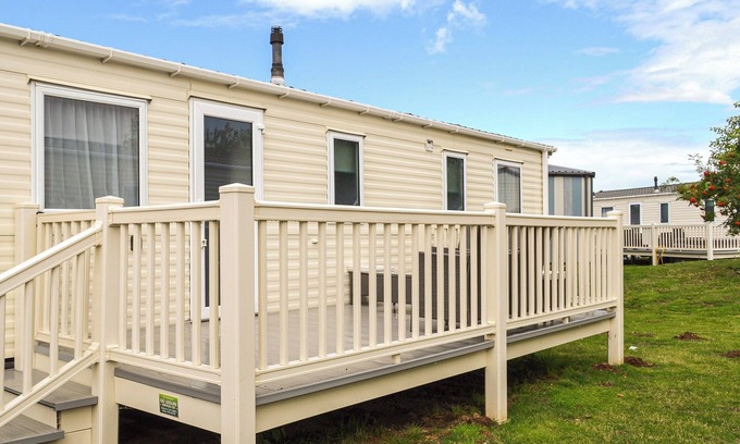 Tattershall Cottage | Discover Serenity at Tattersall Lakes Country Park