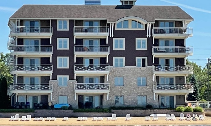 Traverse City Condo | Unwind in a Beachy Paradise: Oceanfront Condo with Spa