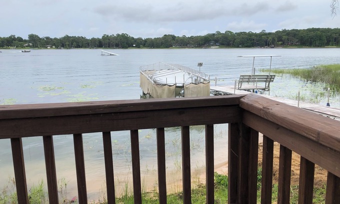 Melrose House | Experience Tranquility at Beautiful Lake Lily Hotel
