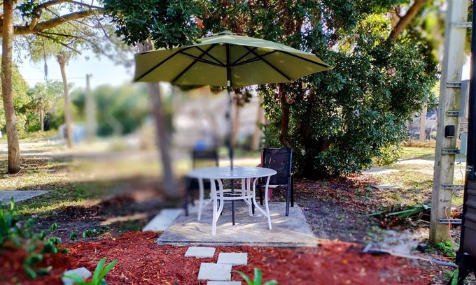 Jensen Beach Cottage | Discover Coastal Bliss in Downtown Jensen Beach Retreat