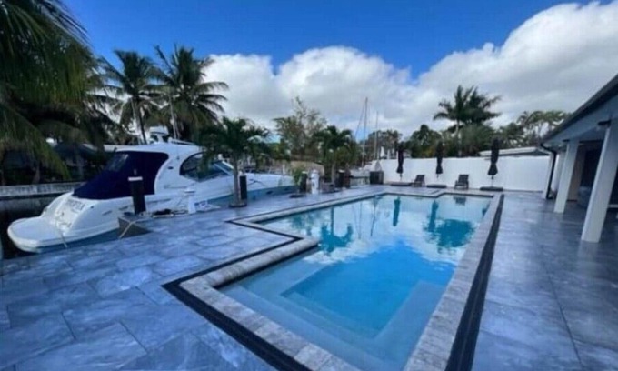 Lauderdale Isles House | Escape To Elegance