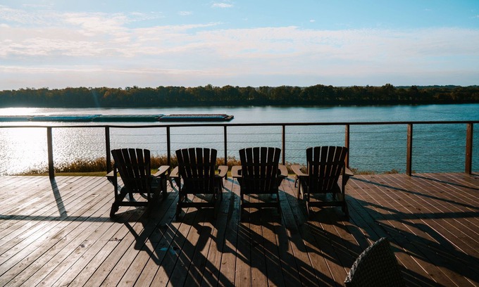 McFarlan House | Unforgettable Escape to Elizabethtown with Spa & Hot Tub