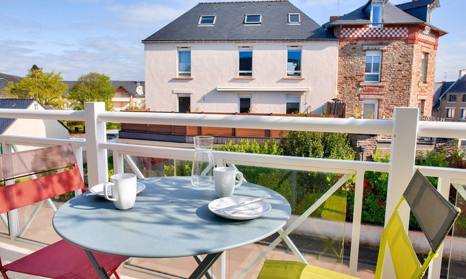 Fouesnant Apartment | Relax in Fouesnant: Balcony Flat with Ocean View