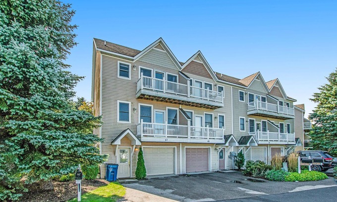 Manistee Condo | Experience Serenity by the Lake with Top-Rated Amenities