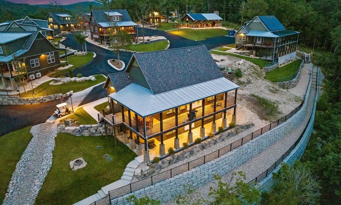 Kimberling City Cabin | Indulge in a Modern Farmhouse Oasis with Hot Tub & Views