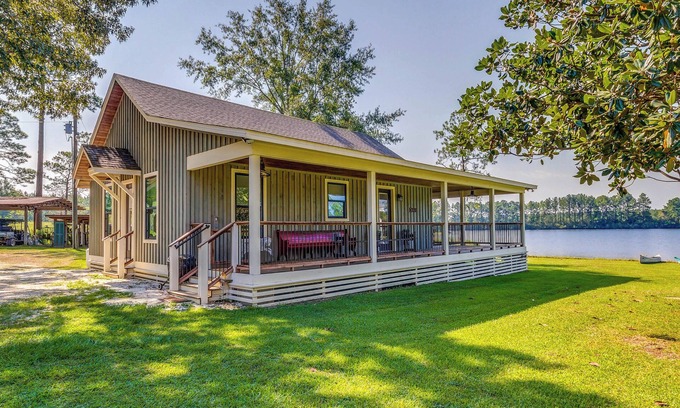 Harold Cottage | Nature Retreat: Lakefront Jay Cottage with Scenic Views