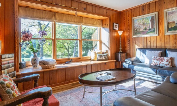 Chapel Hill House | Reconnect with Nature: Pet-Friendly Lake View Retreat
