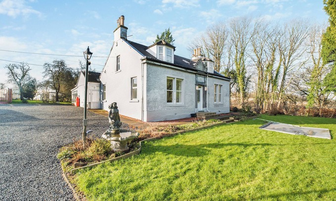Larkhall Cottage | Escape to our luxurious four-bedroom house in secluded Ashgill near Lanark.