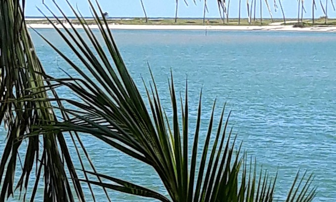 Camacari de Dentro House | Discover Bliss on the Jacuipe River with Great Amenities!