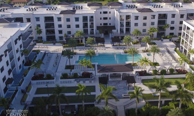 Old Naples Apartment | Discover Your Paradise Escape with Spa and Pool Access