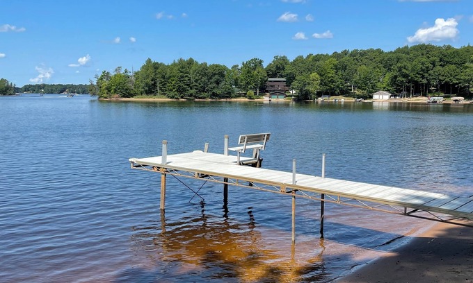 Tomahawk Cabin | Discover Your Dream Lakefront Getaway with Top-Rated Amenities