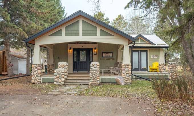 Westerose Cottage | Relax at Pigeon Lake: 2BR Retreat with Pet-Friendly Perks