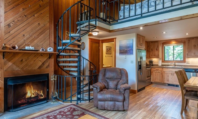 Whitefish Condo | Relax in Ptarmigan Village 95: Rated 10/10 with Spa & Pool
