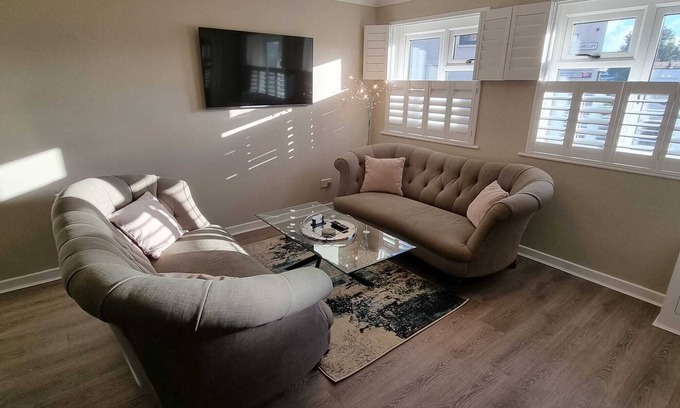 Rye Cottage | Experience Rye at The Strand with Pet-Friendly Amenities