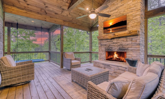 Mineral Bluff Cabin | Escape to Relaxation at Our Custom Cabin with Hot Tub!
