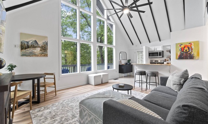 Front Royal Cabin | Unwind at Shenandoah River: Hot Tub Retreat Awaits You
