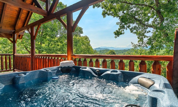 Gatlinburg - Pigeon Forge Cabin | Mountain View Retreat: 10/10 Rated with Pool & Spa Access