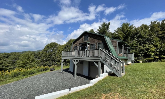 Fleetwood House | Experience Bliss at The Berry Barn: Pet Friendly Retreat!