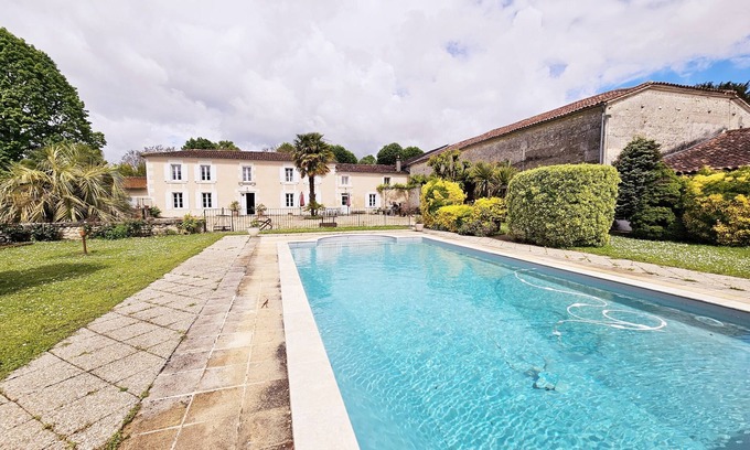 Mainxe Cottage | Discover Tranquility in the Charente Countryside Retreat